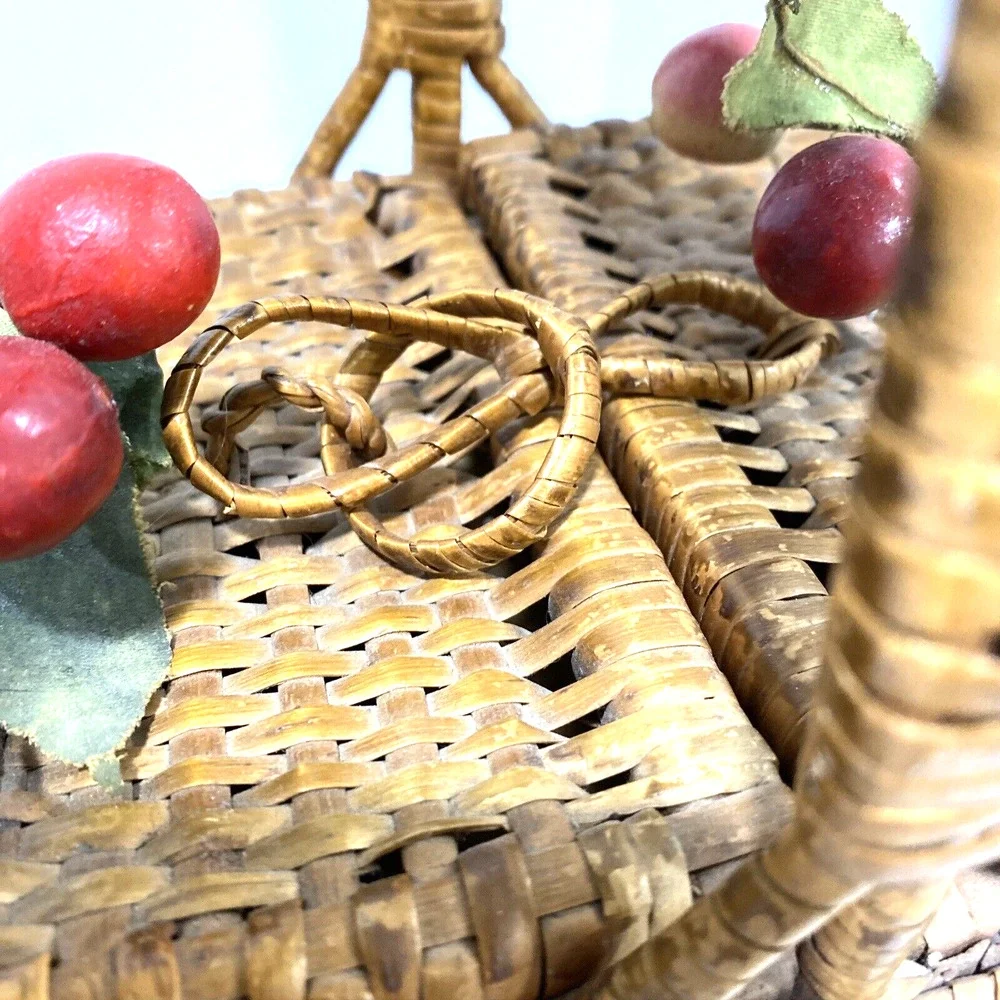 Vintage Woven Market Basket Small Split Lid Top Handle Carrier Wicker & Fruit